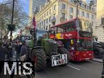 26.11.2025,  London (England), in der Millionenmetropole demonstrieren heute hunderte Bauern mit ihren groen Traktoren gegen die Britische Regierung unter Keir Starmer (Premierminister des Vereinigten Knigreiches), der die Erbschaftssteuer fr Landwirte wieder eingefhrt hat.
