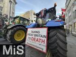 26.11.2025,  London (England), in der Millionenmetropole demonstrieren heute hunderte Bauern mit ihren groen Traktoren gegen die Britische Regierung unter Keir Starmer (Premierminister des Vereinigten Knigreiches), der die Erbschaftssteuer fr Landwirte wieder eingefhrt hat.
