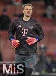 26.11.2025,  Fussball UEFA Championsleague 2025/2026: Vorrunde 5.Spieltag, FC Arsenal - FC Bayern Mnchen, im Emirates-Stadion London (England) Torwart Manuel Neuer (FC Bayern Mnchen) beim Aufwrmen.
  

