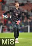 26.11.2025,  Fussball UEFA Championsleague 2025/2026: Vorrunde 5.Spieltag, FC Arsenal - FC Bayern Mnchen, im Emirates-Stadion London (England) Torwart Manuel Neuer (FC Bayern Mnchen) beim Aufwrmen.
  

