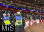 26.11.2025,  Fussball UEFA Championsleague 2025/2026: Vorrunde 5.Spieltag, FC Arsenal - FC Bayern Mnchen, im Emirates-Stadion London (England) Polizei, Police
  

