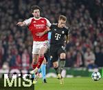 26.11.2025,  Fussball UEFA Championsleague 2025/2026: Vorrunde 5.Spieltag, FC Arsenal - FC Bayern Mnchen, im Emirates-Stadion London (England) v.l. Declan Rice (FC Arsenal) gegen Joshua Kimmich (FC Bayern Mnchen) 
  

