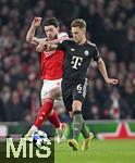 26.11.2025,  Fussball UEFA Championsleague 2025/2026: Vorrunde 5.Spieltag, FC Arsenal - FC Bayern Mnchen, im Emirates-Stadion London (England) v.l. Declan Rice (FC Arsenal) gegen Joshua Kimmich (FC Bayern Mnchen) 
  

