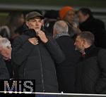 26.11.2025,  Fussball UEFA Championsleague 2025/2026: Vorrunde 5.Spieltag, FC Arsenal - FC Bayern Mnchen, im Emirates-Stadion London (England) Thomas Tuchel (England) beobachtet das Spiel
  

