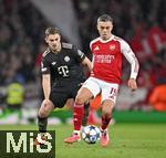 26.11.2025,  Fussball UEFA Championsleague 2025/2026: Vorrunde 5.Spieltag, FC Arsenal - FC Bayern Mnchen, im Emirates-Stadion London (England) v.l. Josip Stanisic (Bayern Mnchen) gegn Leandro Trossard (FC Arsenal) 
  


