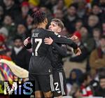 26.11.2025,  Fussball UEFA Championsleague 2025/2026: Vorrunde 5.Spieltag, FC Arsenal - FC Bayern Mnchen, im Emirates-Stadion London (England) Torjubel v.l. Michael Olise (FC Bayern Mnchen) und Lennart Karl (FC Bayern Mnchen) 
  

