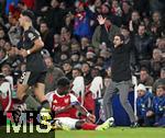26.11.2025,  Fussball UEFA Championsleague 2025/2026: Vorrunde 5.Spieltag, FC Arsenal - FC Bayern Mnchen, im Emirates-Stadion London (England) Trainer Mikel Arteta (FC Arsenal) gestikuliert.
  

