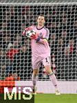 26.11.2025,  Fussball UEFA Championsleague 2025/2026: Vorrunde 5.Spieltag, FC Arsenal - FC Bayern Mnchen, im Emirates-Stadion London (England) Torwart Manuel Neuer (FC Bayern Mnchen) 
  

