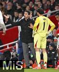 26.11.2025,  Fussball UEFA Championsleague 2025/2026: Vorrunde 5.Spieltag, FC Arsenal - FC Bayern Mnchen, im Emirates-Stadion London (England) v.l. Trainer Mikel Arteta (FC Arsenal) und Torwart David Raya (FC Arsenal) 
  

