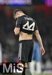 26.11.2025,  Fussball UEFA Championsleague 2025/2026: Vorrunde 5.Spieltag, FC Arsenal - FC Bayern Mnchen, im Emirates-Stadion London (England) 
  Josip Stanisic (Bayern Mnchen) ist enttuscht


