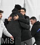 26.11.2025,  Fussball UEFA Championsleague 2025/2026: Vorrunde 5.Spieltag, FC Arsenal - FC Bayern Mnchen, im Emirates-Stadion London (England) Trainer Vincent Kompany (FC Bayern Mnchen) gratuliert Trainer Mikel Arteta (FC Arsenal) 
  

