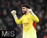 26.11.2025,  Fussball UEFA Championsleague 2025/2026: Vorrunde 5.Spieltag, FC Arsenal - FC Bayern Mnchen, im Emirates-Stadion London (England) Torwart David Raya (FC Arsenal) jubelt.
  

