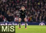 26.11.2025,  Fussball UEFA Championsleague 2025/2026: Vorrunde 5.Spieltag, FC Arsenal - FC Bayern Mnchen, im Emirates-Stadion London (England), Konrad Laimer (FC Bayern Mnchen) nachdenklich 