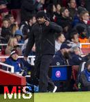 26.11.2025,  Fussball UEFA Championsleague 2025/2026: Vorrunde 5.Spieltag, FC Arsenal - FC Bayern Mnchen, im Emirates-Stadion London (England), Trainer Vincent Kompany (FC Bayern Mnchen) schimpft an der Seitenlinie.