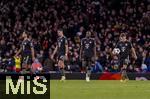 26.11.2025,  Fussball UEFA Championsleague 2025/2026: Vorrunde 5.Spieltag, FC Arsenal - FC Bayern Mnchen, im Emirates-Stadion London (England), Frust nach einem Gegentor, v.lI. Serge Gnabry (FC Bayern Mnchen), Aleksandar Pavlovic (Bayern Mnchen) , Dayot Upamecano (FC Bayern Mnchen), Joshua Kimmich (FC Bayern Mnchen) 