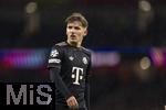 26.11.2025,  Fussball UEFA Championsleague 2025/2026: Vorrunde 5.Spieltag, FC Arsenal - FC Bayern Mnchen, im Emirates-Stadion London (England), Lennart Karl (FC Bayern Mnchen) nachdenklich.