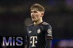 26.11.2025,  Fussball UEFA Championsleague 2025/2026: Vorrunde 5.Spieltag, FC Arsenal - FC Bayern Mnchen, im Emirates-Stadion London (England), Lennart Karl (FC Bayern Mnchen) nachdenklich.