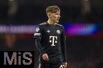 26.11.2025,  Fussball UEFA Championsleague 2025/2026: Vorrunde 5.Spieltag, FC Arsenal - FC Bayern Mnchen, im Emirates-Stadion London (England), Lennart Karl (FC Bayern Mnchen) nachdenklich.