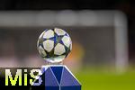 26.11.2025,  Fussball UEFA Championsleague 2025/2026: Vorrunde 5.Spieltag, FC Arsenal - FC Bayern M�nchen, im Emirates-Stadion London (England), Der Spielball FINALE liegt auf der Stele bereit.