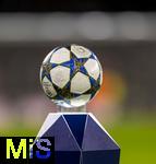 26.11.2025,  Fussball UEFA Championsleague 2025/2026: Vorrunde 5.Spieltag, FC Arsenal - FC Bayern M�nchen, im Emirates-Stadion London (England), Der Spielball FINALE liegt auf der Stele bereit.