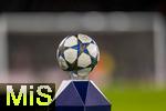 26.11.2025,  Fussball UEFA Championsleague 2025/2026: Vorrunde 5.Spieltag, FC Arsenal - FC Bayern M�nchen, im Emirates-Stadion London (England), Der Spielball FINALE liegt auf der Stele bereit. 