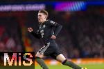26.11.2025,  Fussball UEFA Championsleague 2025/2026: Vorrunde 5.Spieltag, FC Arsenal - FC Bayern M�nchen, im Emirates-Stadion London (England), Lennart Karl (FC Bayern M�nchen) in Aktion 