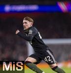 26.11.2025,  Fussball UEFA Championsleague 2025/2026: Vorrunde 5.Spieltag, FC Arsenal - FC Bayern M�nchen, im Emirates-Stadion London (England), Lennart Karl (FC Bayern M�nchen) in Aktion 