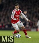 26.11.2025,  Fussball UEFA Championsleague 2025/2026: Vorrunde 5.Spieltag, FC Arsenal - FC Bayern M�nchen, im Emirates-Stadion London (England), Martin Zubimendi (FC Arsenal) am Ball 