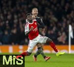 26.11.2025,  Fussball UEFA Championsleague 2025/2026: Vorrunde 5.Spieltag, FC Arsenal - FC Bayern M�nchen, im Emirates-Stadion London (England), Bukayo Saka (FC Arsenal) gegen Konrad Laimer (FC Bayern M�nchen) 