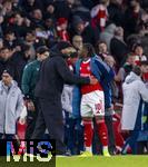 26.11.2025,  Fussball UEFA Championsleague 2025/2026: Vorrunde 5.Spieltag, FC Arsenal - FC Bayern M�nchen, im Emirates-Stadion London (England), v.li: Trainer Vincent Kompany (FC Bayern M�nchen) und Eberechi Eze (FC Arsenal) 