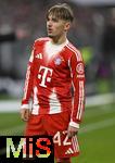 29.11.2025, Fussball Bundesliga 2025/2026, 12.Spieltag, FC Bayern Mnchen - FC St. Pauli, in der Allianz-Arena Mnchen,  Lennart Karl (FC Bayern Mnchen) nachdenklich


