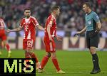 29.11.2025, Fussball Bundesliga 2025/2026, 12.Spieltag, FC Bayern Mnchen - FC St. Pauli, in der Allianz-Arena Mnchen,  Joshua Kimmich (FC Bayern Mnchen) redet mit Schiedsrichter Felix Zwayer (Berlin).



