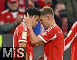 29.11.2025, Fussball Bundesliga 2025/2026, 12.Spieltag, FC Bayern Mnchen - FC St. Pauli, in der Allianz-Arena Mnchen,  v.l. Luis Diaz (FC Bayern Mnchen) und Joshua Kimmich (FC Bayern Mnchen) jubeln


