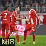 29.11.2025, Fussball Bundesliga 2025/2026, 12.Spieltag, FC Bayern Mnchen - FC St. Pauli, in der Allianz-Arena Mnchen,  v.l. Serge Gnabry (FC Bayern Mnchen), Joshua Kimmich (FC Bayern Mnchen) und Nicolas Jackson (FC Bayern Mnchen) jubeln


