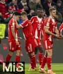 29.11.2025, Fussball Bundesliga 2025/2026, 12.Spieltag, FC Bayern Mnchen - FC St. Pauli, in der Allianz-Arena Mnchen, Torjubel von links:  Luis Diaz (FC Bayern Mnchen) und Joshua Kimmich (FC Bayern Mnchen), Nicolas Jackson (FC Bayern Mnchen), 