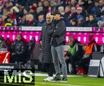 29.11.2025, Fussball Bundesliga 2025/2026, 12.Spieltag, FC Bayern Mnchen - FC St. Pauli, in der Allianz-Arena Mnchen, v.li: Co-Trainer Peter Nemeth mit Trainer Alexander Blessin (FC St. Pauli) ratlos an der Seitenlinie.