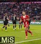 29.11.2025, Fussball Bundesliga 2025/2026, 12.Spieltag, FC Bayern Mnchen - FC St. Pauli, in der Allianz-Arena Mnchen, Torjubel Raphael Guerreiro (FC Bayern Mnchen) 