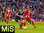 29.11.2025, Fussball Bundesliga 2025/2026, 12.Spieltag, FC Bayern Mnchen - FC St. Pauli, in der Allianz-Arena Mnchen, v.li: Arkadiusz Pyrka (FC St. Pauli) gegen Luis Diaz (FC Bayern Mnchen) 