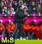 29.11.2025, Fussball Bundesliga 2025/2026, 12.Spieltag, FC Bayern Mnchen - FC St. Pauli, in der Allianz-Arena Mnchen, Trainer Vincent Kompany (FC Bayern Mnchen) feuert seine Spieler an.