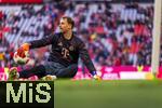 29.11.2025, Fussball Bundesliga 2025/2026, 12.Spieltag, FC Bayern Mnchen - FC St. Pauli, in der Allianz-Arena Mnchen, Torwart Manuel Neuer (FC Bayern Mnchen) nachdenklich beim Aufwrmen.