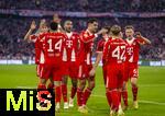 29.11.2025, Fussball Bundesliga 2025/2026, 12.Spieltag, FC Bayern Mnchen - FC St. Pauli, in der Allianz-Arena Mnchen, Torjubel Min-jae Kim (Bayern Mnchen, Minjae Kim), Luis Diaz (FC Bayern Mnchen), Jonathan Tah (FC Bayern Mnchen), Aleksandar Pavlovic (Bayern Mnchen) , Lennart Karl (FC Bayern Mnchen), Joshua Kimmich (FC Bayern Mnchen) 