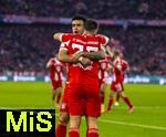 29.11.2025, Fussball Bundesliga 2025/2026, 12.Spieltag, FC Bayern Mnchen - FC St. Pauli, in der Allianz-Arena Mnchen, Torjubel Luis Diaz (FC Bayern Mnchen), Raphael Guerreiro (FC Bayern Mnchen) 