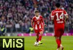 29.11.2025, Fussball Bundesliga 2025/2026, 12.Spieltag, FC Bayern M�nchen - FC St. Pauli, in der Allianz-Arena M�nchen, Tom Bischof (Bayern M�nchen) am Ball 