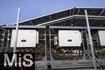 02.12.2025, Unterallgu, Therme Bad Wrishofen, feierliche Erffnung der neuen Photovoltaik-Parkplatzberdachung mit hochmodernem Energiemanagementsystem. Das Thermenparadies beginnt damit eine neue ra ihrer Stromversorgung um umweltfreundlich Energiekosten zu optimieren. Hier die Gleichrichter am Rand des Solardaches.