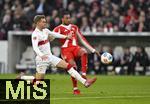 06.12.2025, Fussball Bundesliga 2025/2026, 13.Spieltag, VfB Stuttgart - FC Bayern Mnchen, in der MHP-Arena Stuttgart, v.li: Maximilian Mittelstdt (Stuttgart) gegen Michael Olise (FC Bayern Mnchen) 

