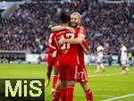 06.12.2025, Fussball Bundesliga 2025/2026, 13.Spieltag, VfB Stuttgart - FC Bayern M�nchen, in der MHP-Arena Stuttgart, Torjubel Konrad Laimer (FC Bayern M�nchen) mit Michael Olise (FC Bayern M�nchen) 