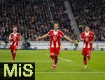 06.12.2025, Fussball Bundesliga 2025/2026, 13.Spieltag, VfB Stuttgart - FC Bayern M�nchen, in der MHP-Arena Stuttgart, Torjubel Harry Kane (FC Bayern M�nchen), Joshua Kimmich (FC Bayern M�nchen), Luis Diaz (FC Bayern M�nchen) 