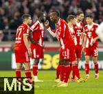 06.12.2025, Fussball Bundesliga 2025/2026, 13.Spieltag, VfB Stuttgart - FC Bayern M�nchen, in der MHP-Arena Stuttgart, v.li: Raphael Guerreiro (FC Bayern M�nchen) und Nicolas Jackson (FC Bayern M�nchen) im Gespr�ch.