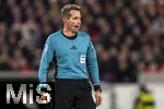 06.12.2025, Fussball Bundesliga 2025/2026, 13.Spieltag, VfB Stuttgart - FC Bayern M�nchen, in der MHP-Arena Stuttgart, Schiedsrichter Tobias Stieler