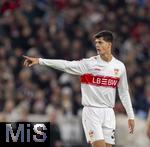 06.12.2025, Fussball Bundesliga 2025/2026, 13.Spieltag, VfB Stuttgart - FC Bayern M�nchen, in der MHP-Arena Stuttgart, Chema Andres (Stuttgart) gibt Anweisungen, zeigt, gestikuliert, gibt Kommandos, Anweisungen, gibt Anweisungen, zeigend, gestikulierend,  